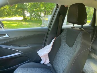 Opel Crossland X 1.2i 61 kW / kup ČR 2019 / najeto 20 tis.KM - 14