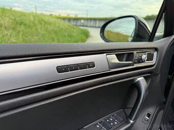 Volkswagen Touareg 3.0 TDI 4MOTION Rline - 14