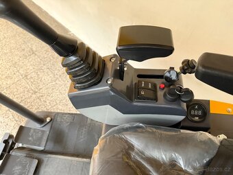 PÁSOVÝ MINIBAGR GORILA G12 PRO2_Kubota_Joystiky_2025 - 14