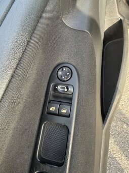 Peugeot 207, 1.4i 70kW, 49 000 km, servis - 14