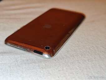 ipod touch 4.generace 8GB A1367 - 14