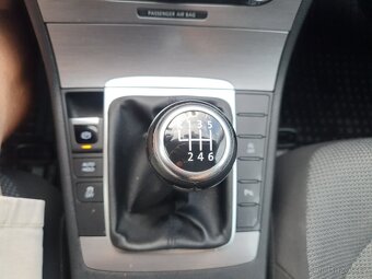 VW Passat B7 2.0 TDi, ORIG. TAŽNÉ, SENZORY, NAVI, SERVIS VW. - 14