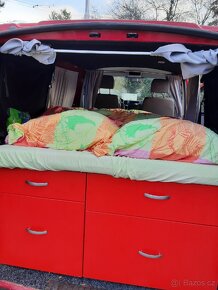 VW Transporter T5 s přestavbou na kempování - 14