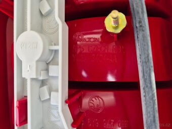 Škoda Fabia světlo pravé + levé zadní  6Y9945095 - 14