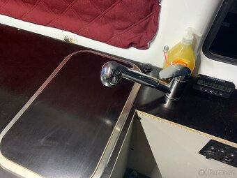 Ford transit obytná dodávka - 14