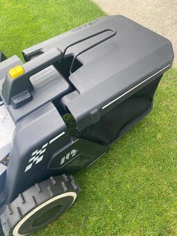 YUKA 2000 s košem (Robotická sekačka s GPS) - 14