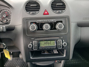 VW Caddy 1,6 TDI Obytná vestavba, solár, lůžko - 14