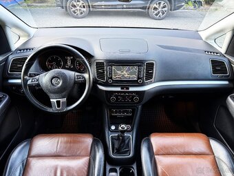 VOLKSWAGEN SHARAN 2.0TDI BIXENONY,PANORAMA,KAMERA,KŮŽE,TAŽNÉ - 14