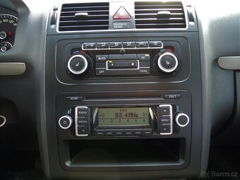 Volkswagen Touran 1.6TDi 7 MÍST-SERVIS-VSTŘIKY - 14