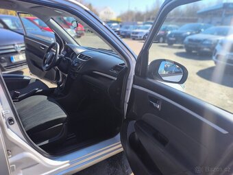 Suzuki Swift 1.3 DDiS 55kW Comfort,AAC,Temp,Keyless,1maj - 14