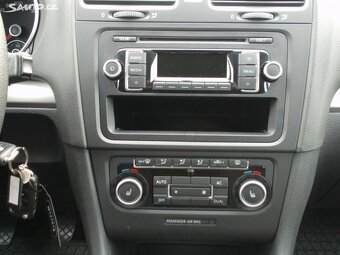 Volkswagen Golf 1,6Mpi aut.klima,parksenzory,po dovozovéSTK - 14