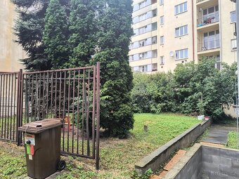 2+kk Praha 4, parkování motocyklu ve vnitrobloku - 14