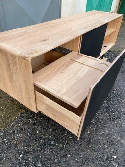 Dubový TV stolek Gazzda - 14