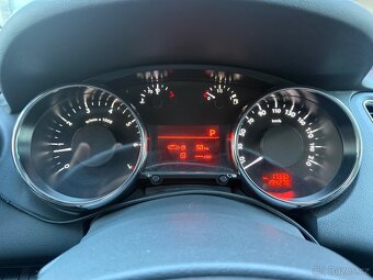 Peugeot 5008 1.6 115 kw NEJVYŠŠÍ VÝBAVA - 14