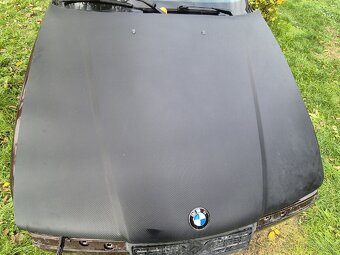 Dily z auta  sedan e34 bmw - 14