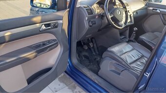 VW Touran 125kw 7 míst - 14