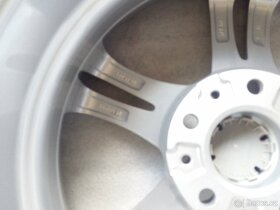 kola BMW M5 - 14