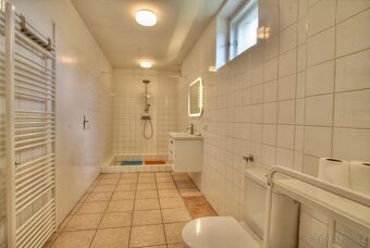 Pozemek s rodinným domem ke kompletní rekonstrukci jen pár m - 14