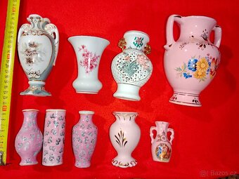 Vázy 30 ks - skleněné, porcelánové a mosazné - 14