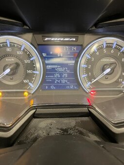 Honda Forza 350i ABS, TC (2022) po servisu,nové pneu, krásná - 14