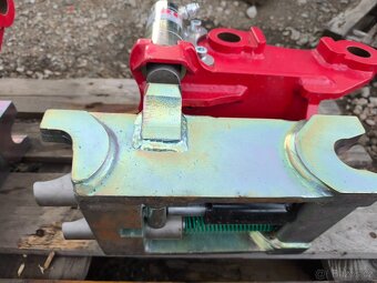 Naklápěcí rychloupínák pro 2-3t bagr - 14