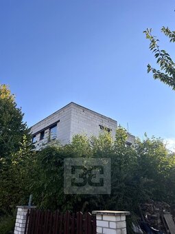 Pozemek s rozestavěným rodinným domem v lukrativní části obc - 14