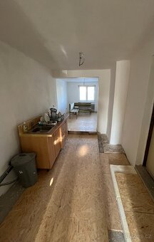 Prostorný rodinný dům 7+kk, 188 m², pozemek 1027 m² - 14