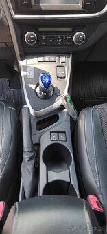 Toyota Auris 1,8 HYBRID, najeto 83.500 km, rok výroby 2013 - 14