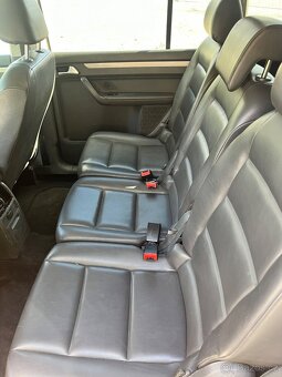 Prodám VW Touran 1.9 TDI 77 kw (BLS) r.v. 2009 7 MÍSTNÉ - 14
