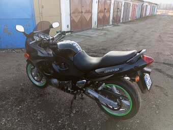 Suzuki GSX 600f - 14