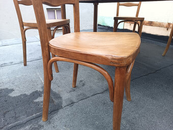 sestava hodovního stolu a židlí Thonet - 14