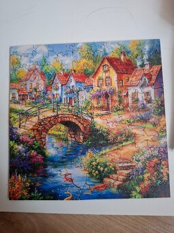 Panenky, elektronické hračky, auta, vlaky, dřevěná puzzle - 14