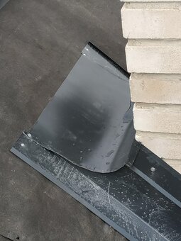 Poctivá práce na střechu od mladých řemeslníků - 14