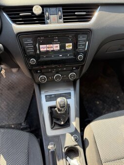 VW Caddy Maxi 7míst 2013 DSG 1,6d 75kw 329000km nové rozvody - 14
