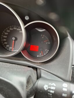 Mazda 3 1.4i 62 kw Klima Model 2005//Na Opravu/// - 14
