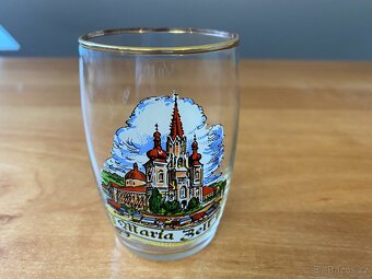 Sběratel nabízí staré sklenice s obrázky měst - 14