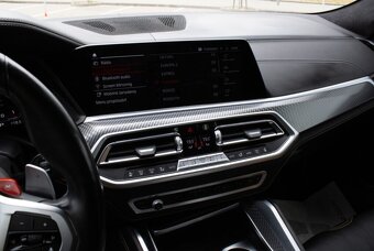 BMW X6 M Competition z roku 2021 - 14
