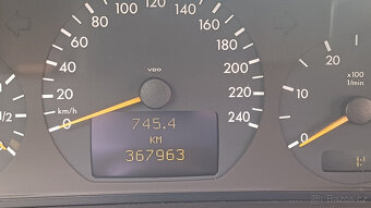 Mercedes-Benz E220 CDI 2000 W210, sedan, manuál, 367 000 km - 14