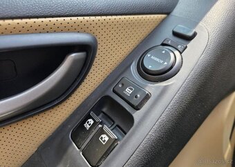 Hyundai H 1 2.5-8 míst-AUTOMAT-KAMERA - 14