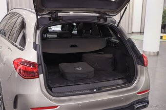 Mercedes-Benz C300eT AMG - otevřeno celý víkend do 20:00 - 14