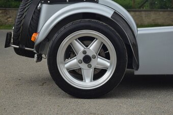 VM 77 (Caterham) 2000 - 14