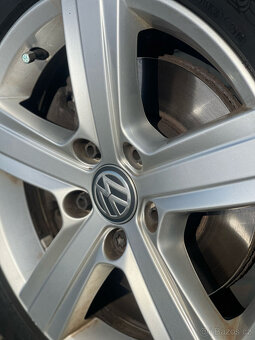 VOLKSWAGEN GOLF 1.6TDi VÝBAVA - 14