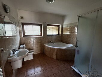 Rodinný dům s možností komerčního využití - 14