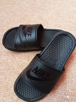 Pantofle zn."NIKE" vel."32" - 14
