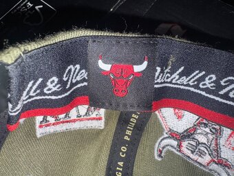 Kšiltovka Mitchell & Ness Bulls - 14