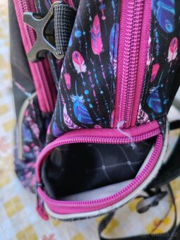 Školní batoh s motivem peří - 14