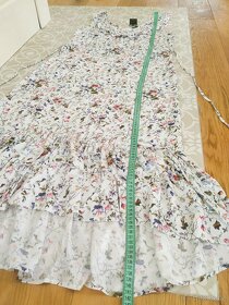 Nové bílé saténové viskozové šaty Timeout M / L luční kvítí - 14