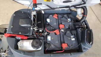 Podlahový mycí stroj Nilfisk BR 652 se sedící obsluhou - 14