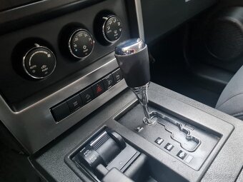 Jeep Cherokee 2.8CRDi 130kW 4x4 BEZ KOROZE - 14
