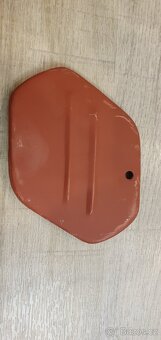 Jawa 50 pionýr 550, 555 prsíčka, dvířka, podsedláky, víčko - 14